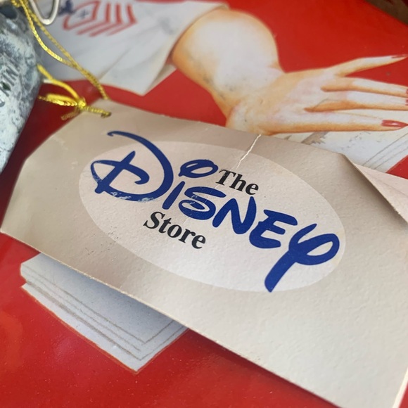 Winnie the Pooh Snow Globe-Disney -Happy Birthday to You -Mildred & Patty Hill - Picture 6 of 7